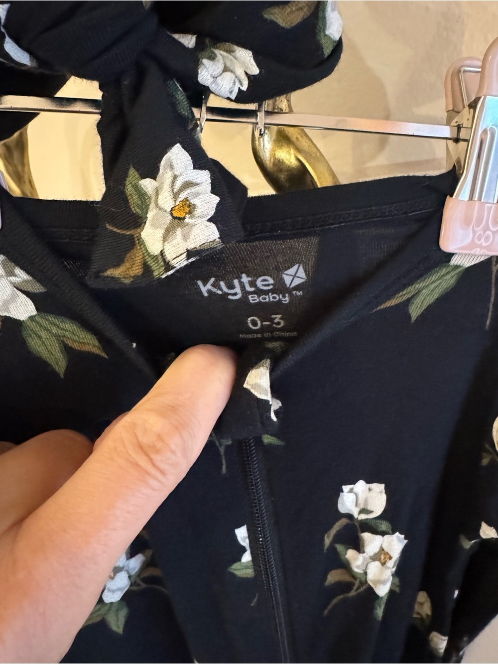 Kyte Baby Magnolia Footie + Matching Bow Headband | 0–3 Months | Like New - Picture 3 of 4
